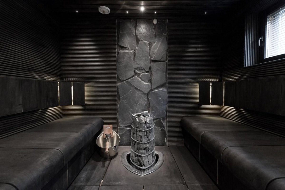 Сауна в темных тонах