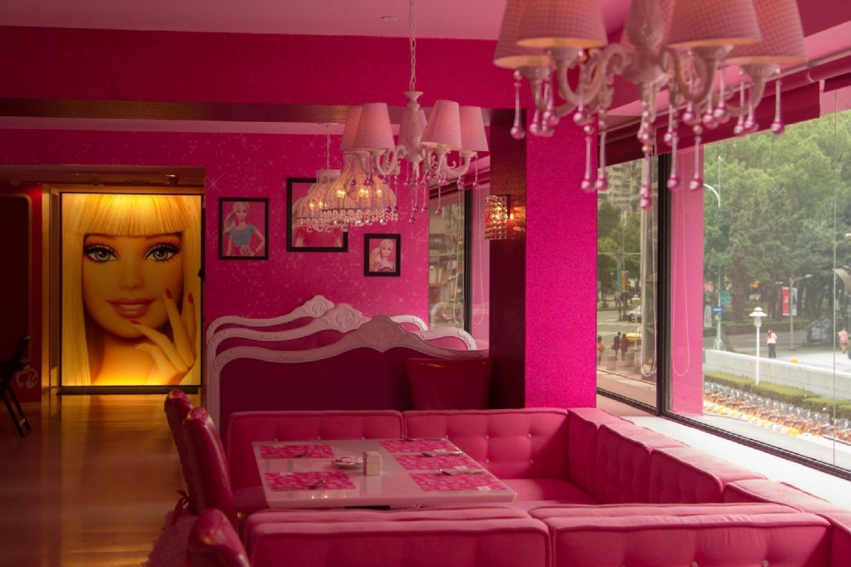 Интерьер в стиле Барби