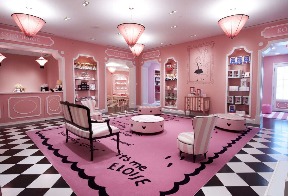 Интерьер салона красоты в розовом цвете