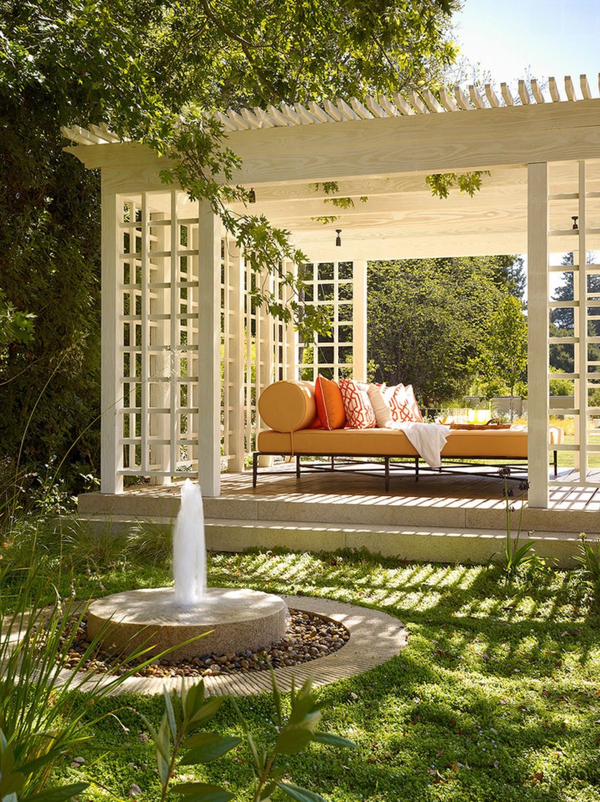 Патио с перголой