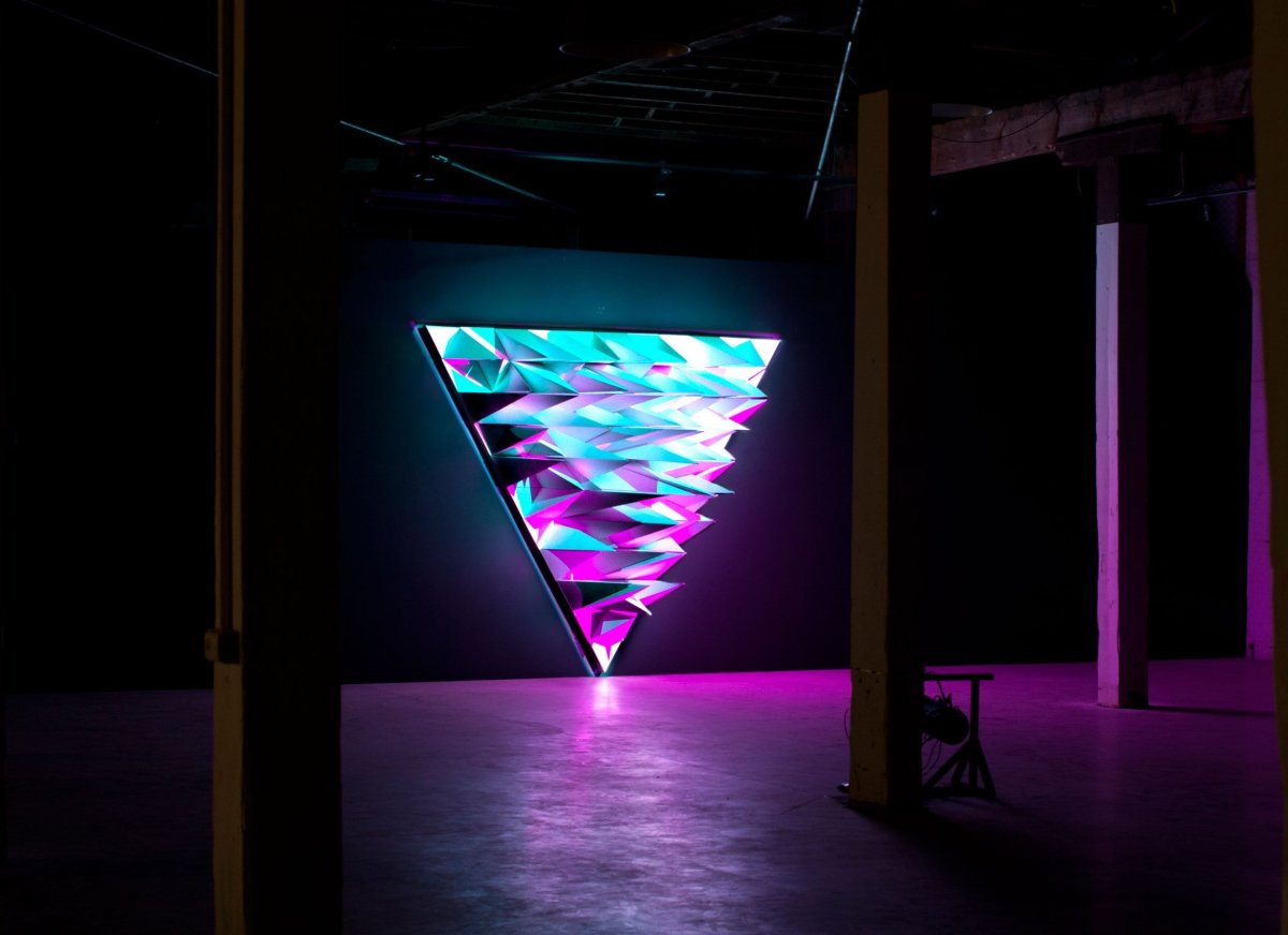 Неоновая инсталляция