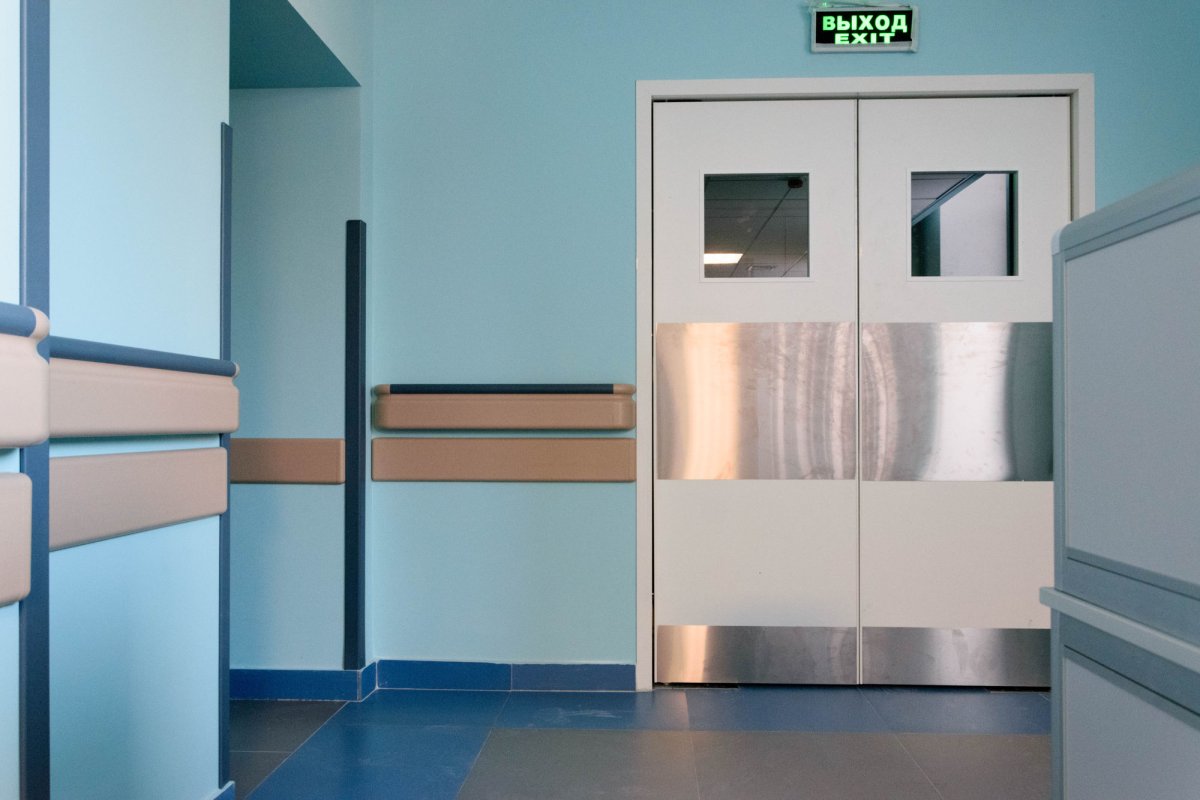 Отбойная доска на двери