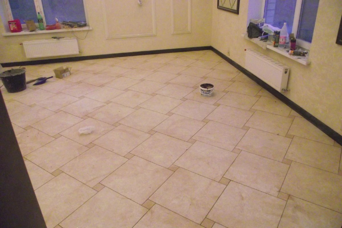 Плитка по диагонали на полу