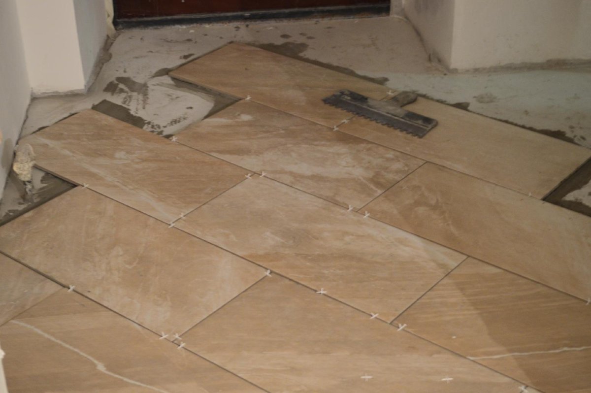 Плитка по диагонали на полу