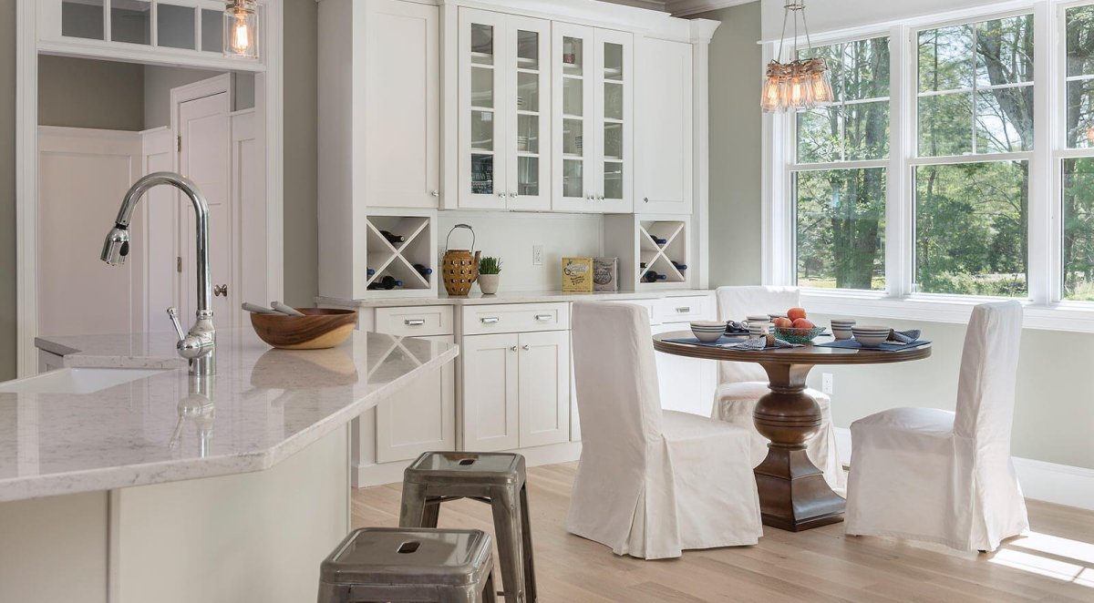 Буфет для кухни в загородном доме