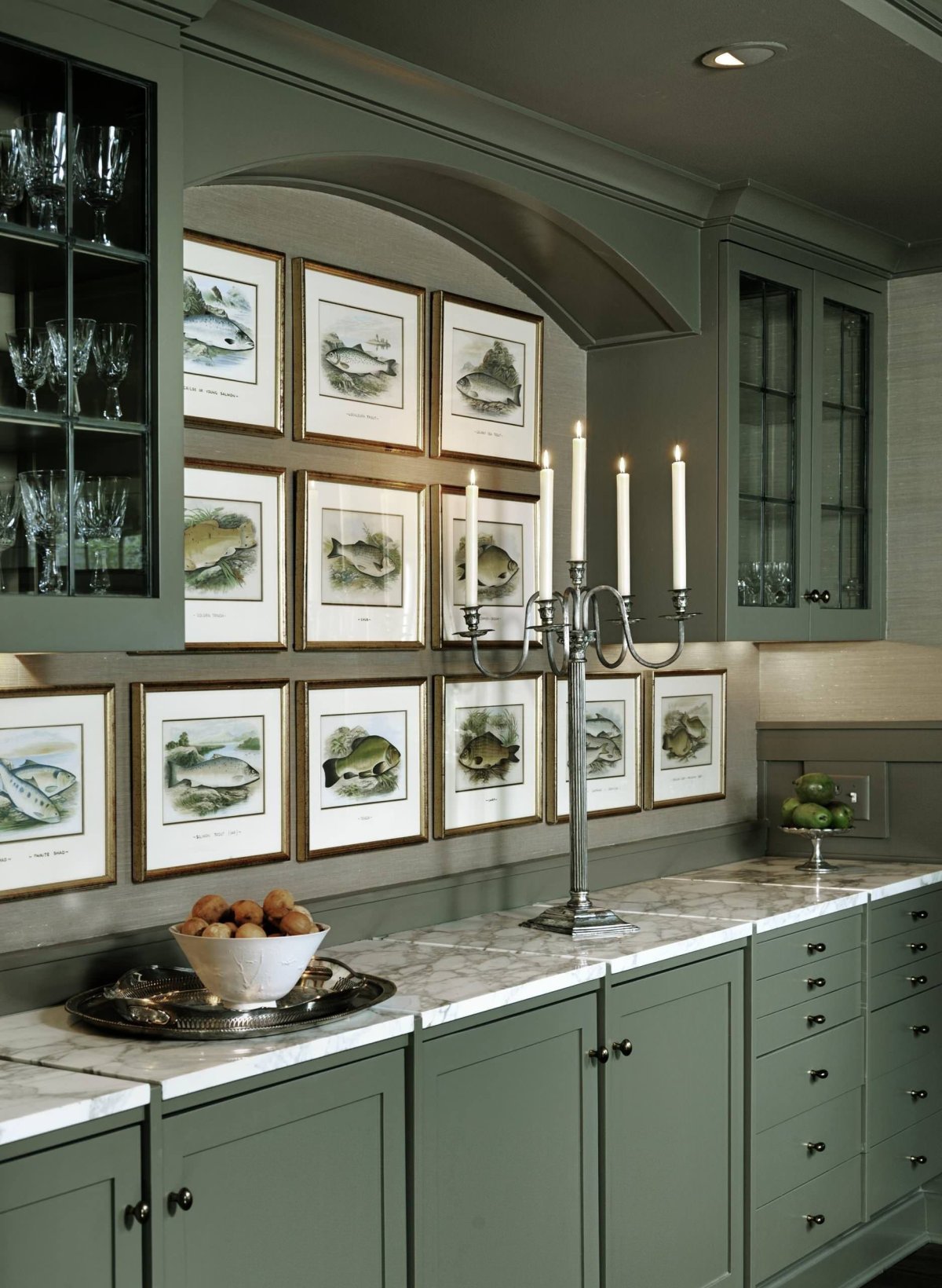 Буфет в интерьере кухни