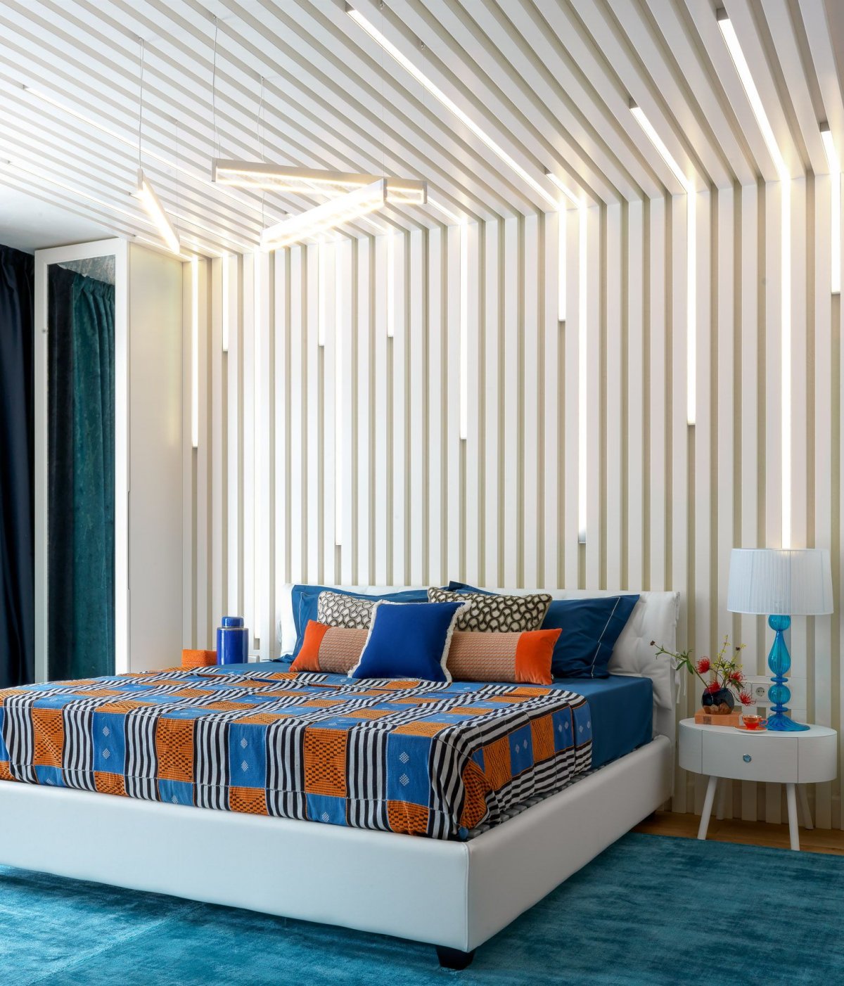 Реечный потолок в спальне