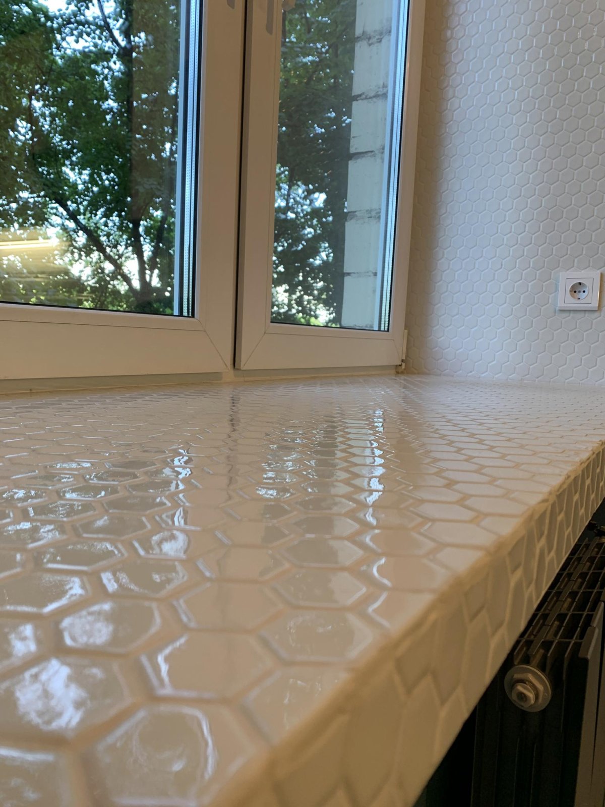 Отделка подоконника плиткой