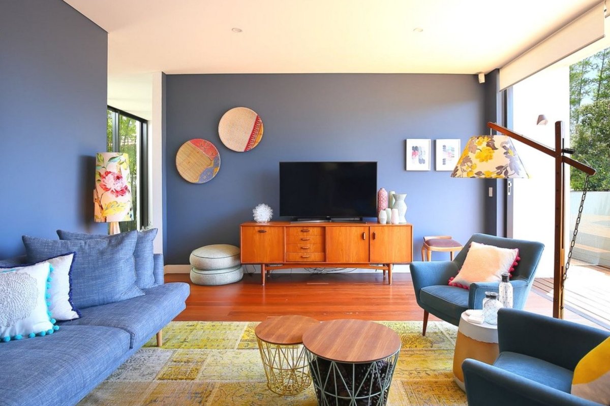 Оранжевая мебель в интерьере гостиной