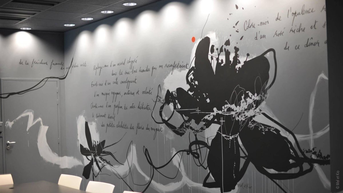 Роспись стен в стиле каллиграфии