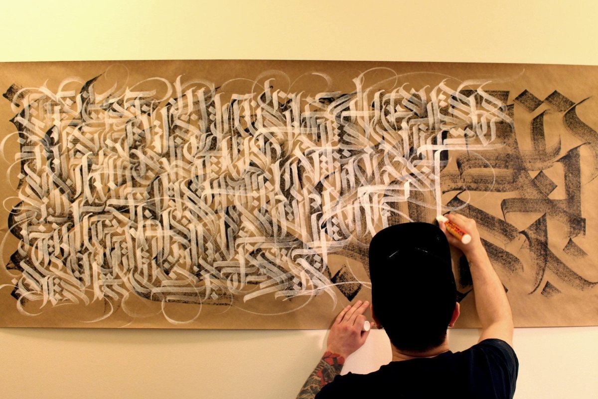 Каллиграфия на стене