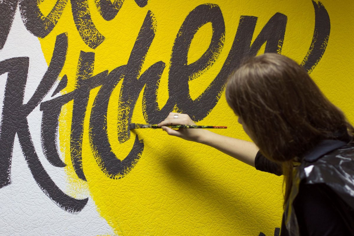 Каллиграфия покрас стены