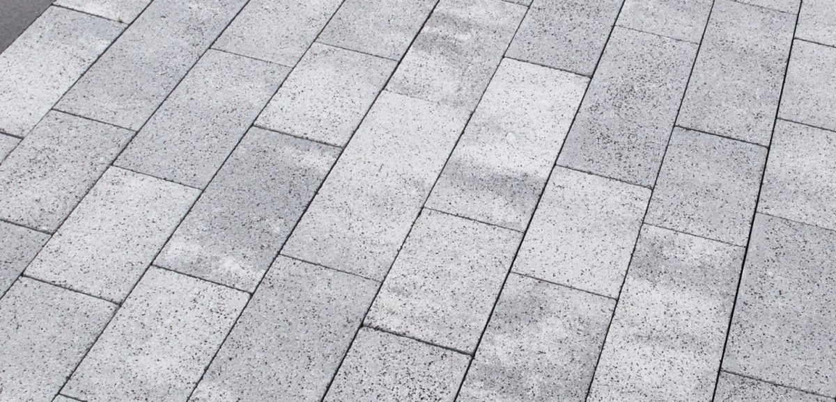 Мощение бетонной плиткой