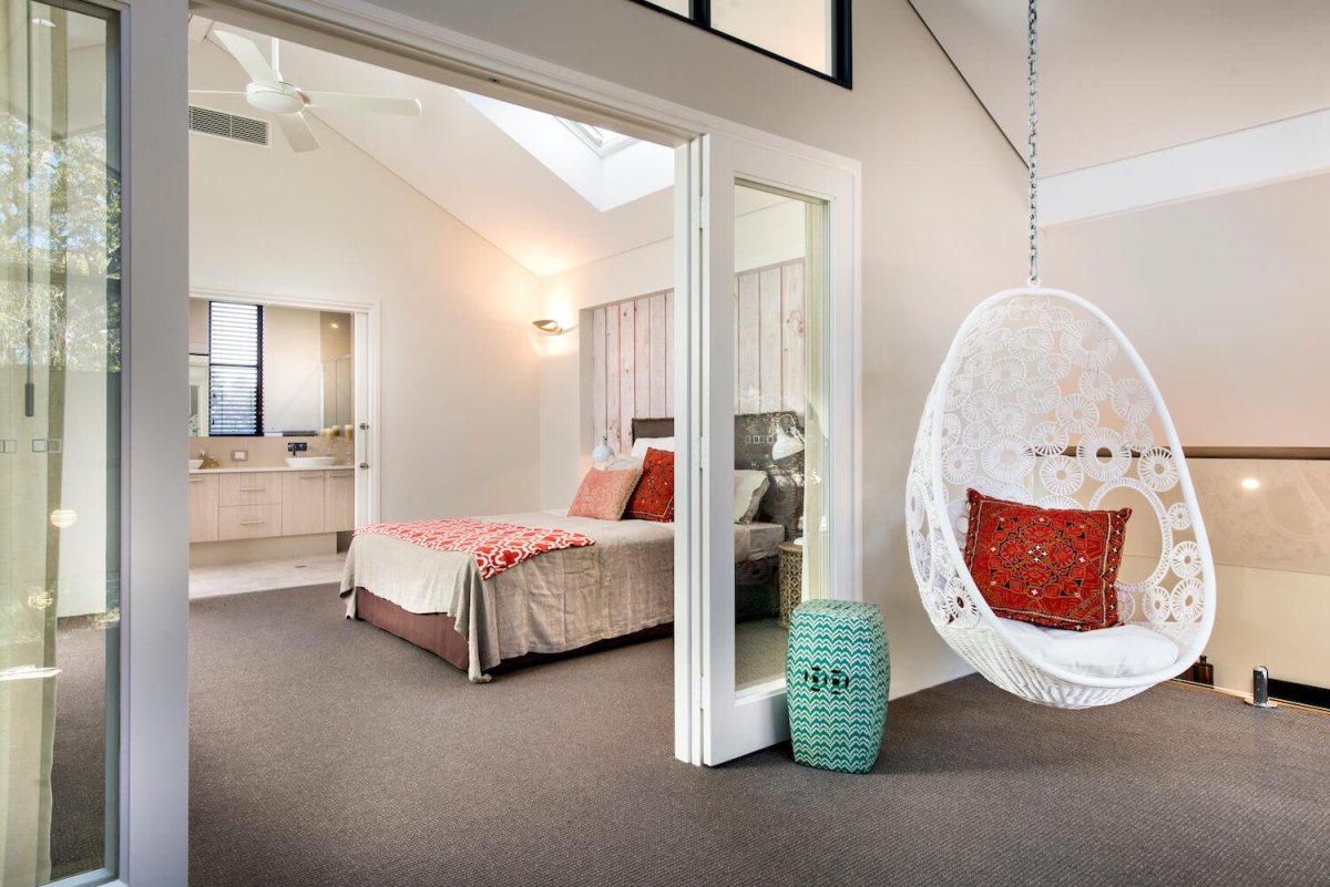 Подвесное кресло в интерьере