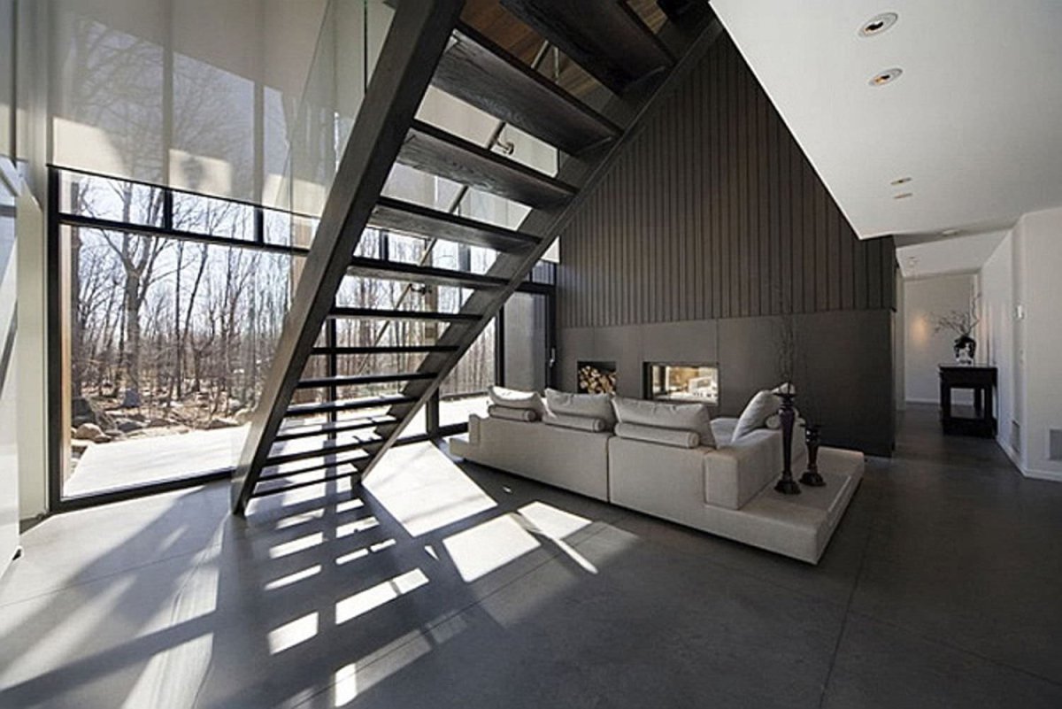 Лестница со вторым светом