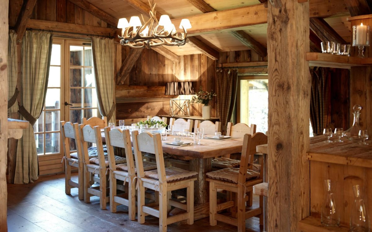 Столовая в стиле Шале