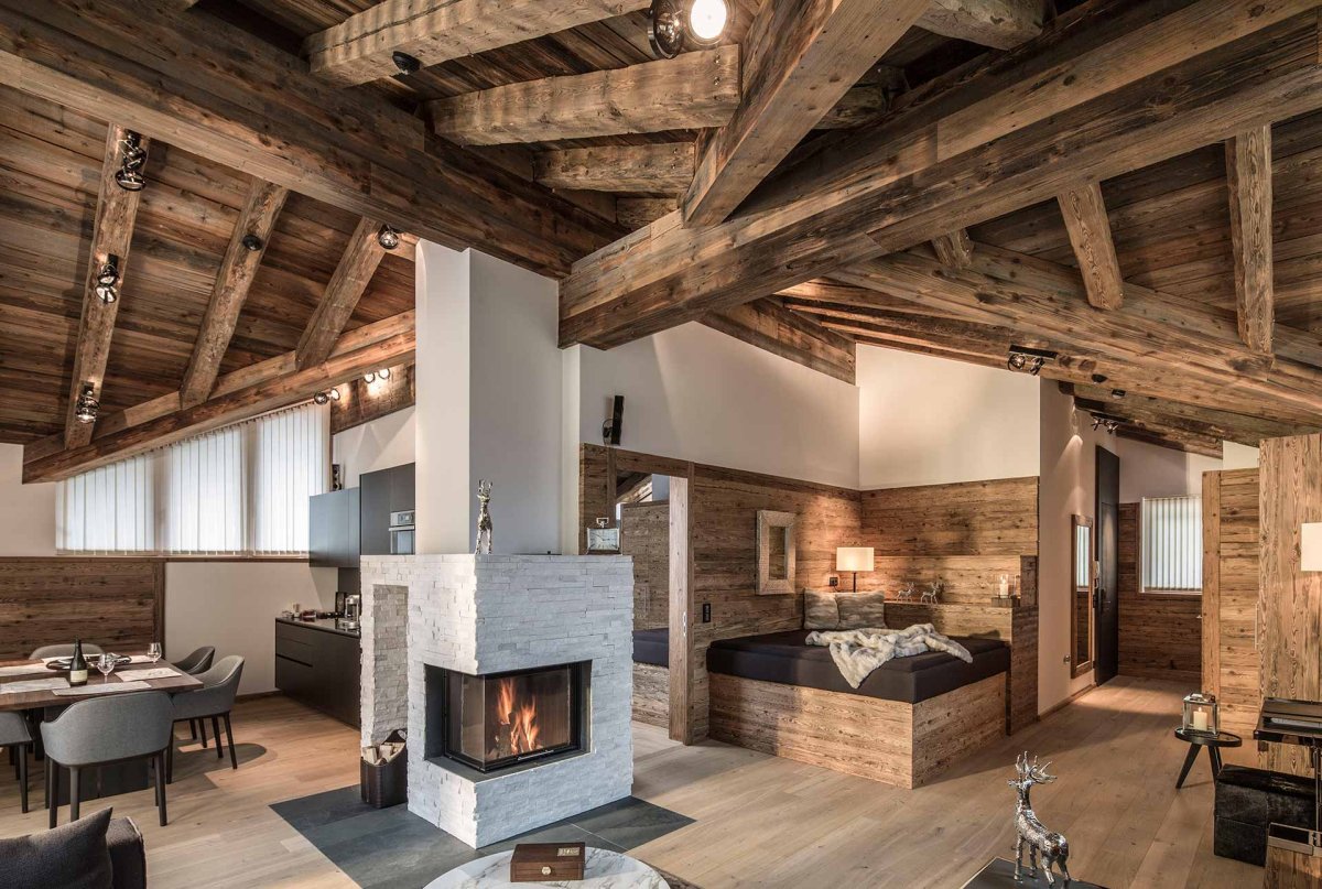 Терраса с барбекю в стиле Шале