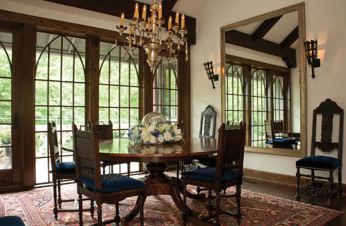 Столовая в викторианском стиле Готика