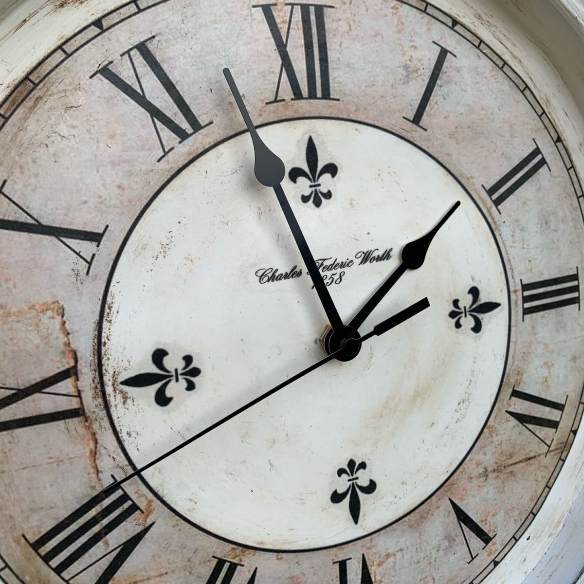 Часы в стиле Прованс