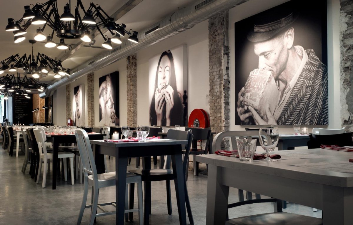 Живопись в интерьере ресторана