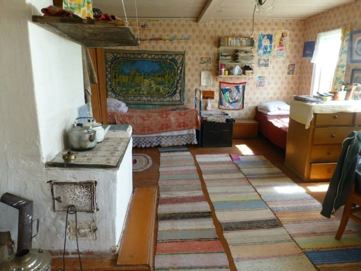 Дом в деревне внутри