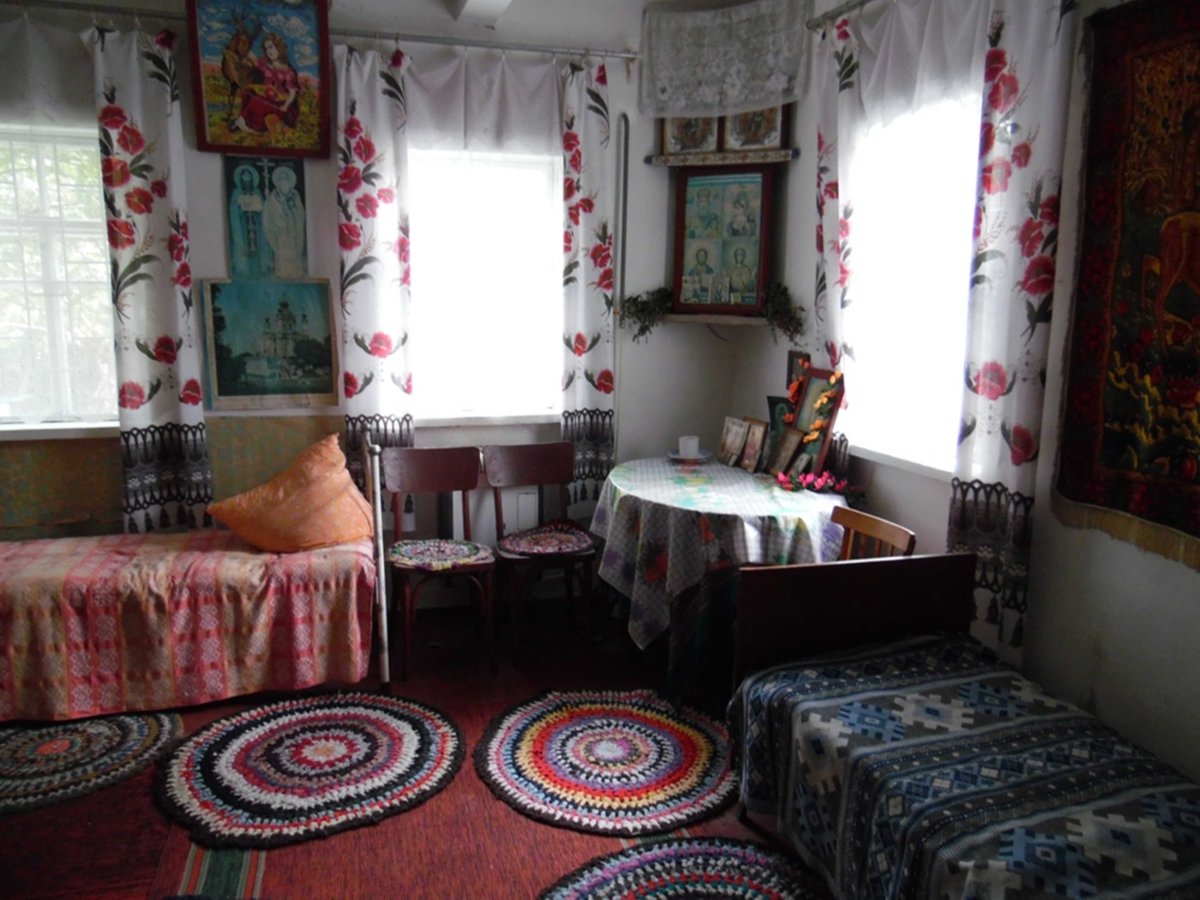 Деревенский домик изнутри Советский
