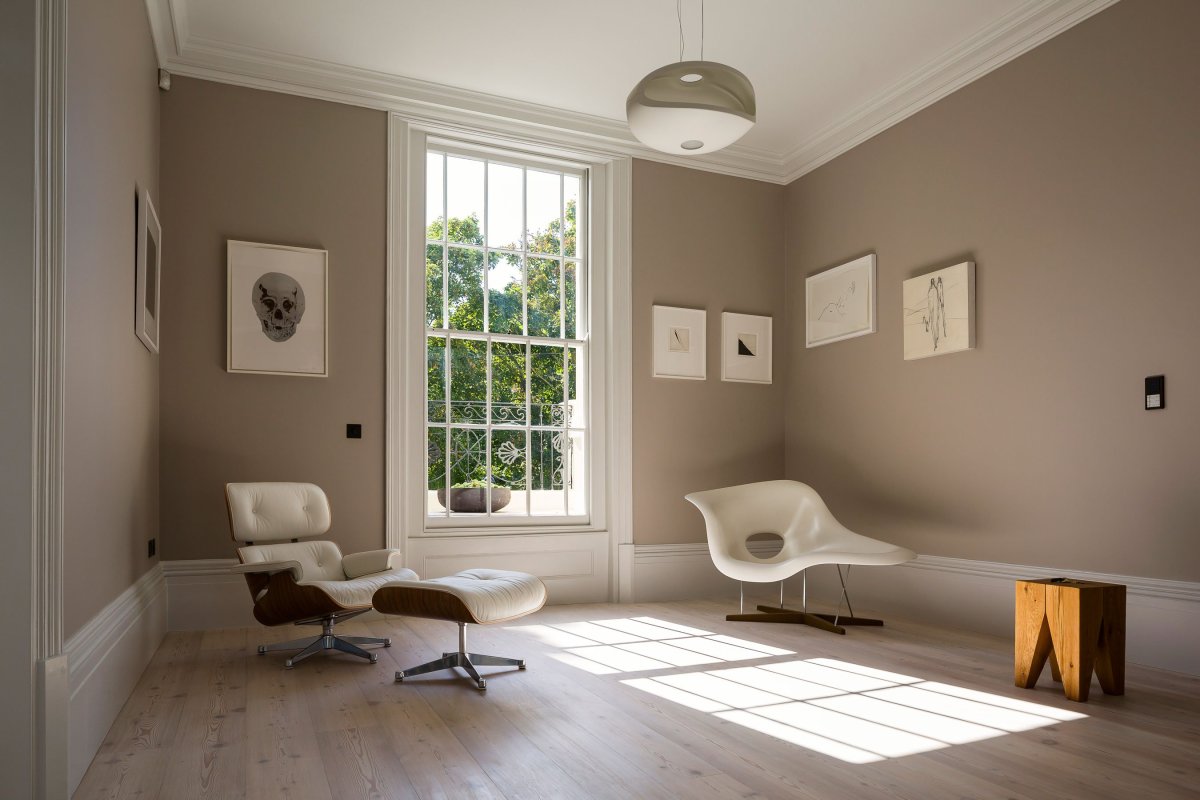 Светло серые стены