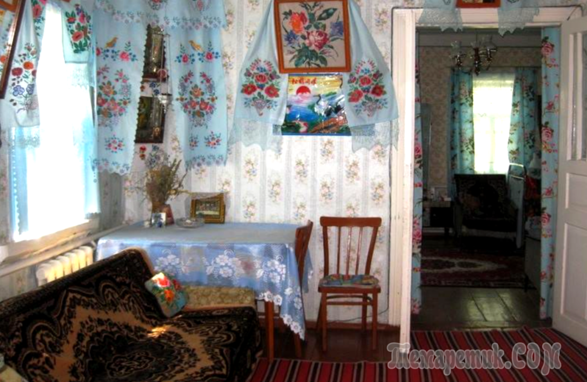 Дом в деревне внутри