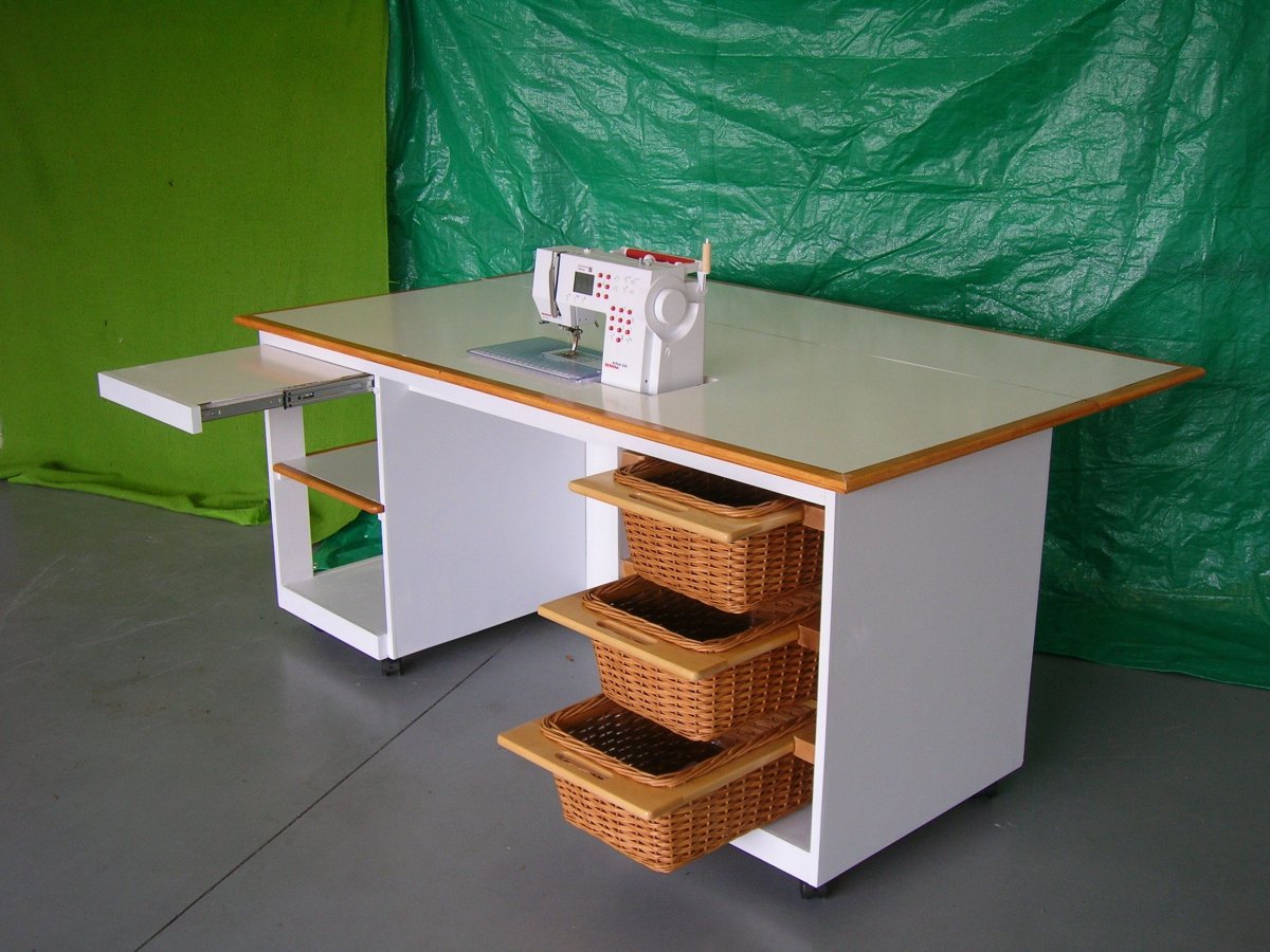 Стол для портнихи
