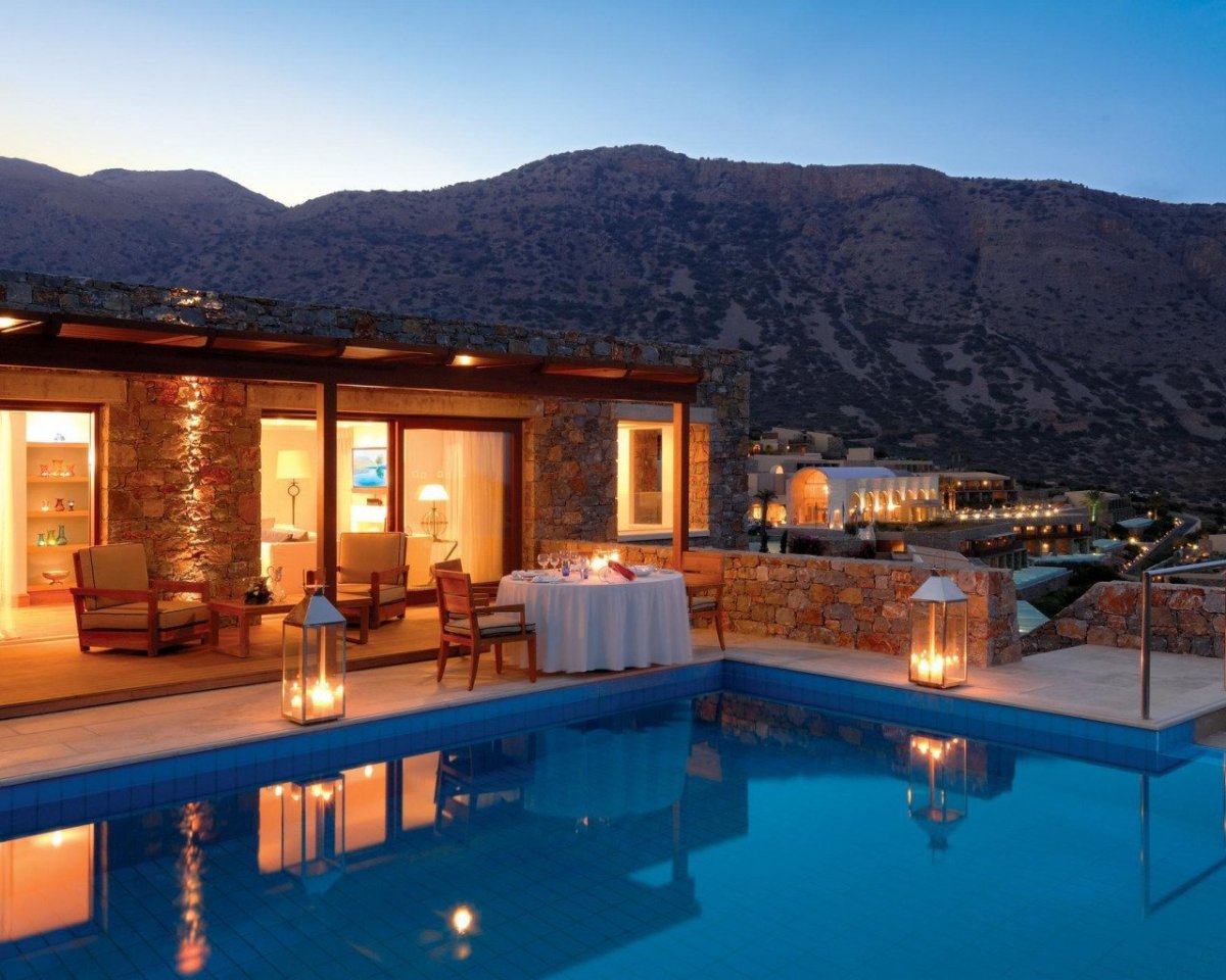 Особняк в горах с бассейном