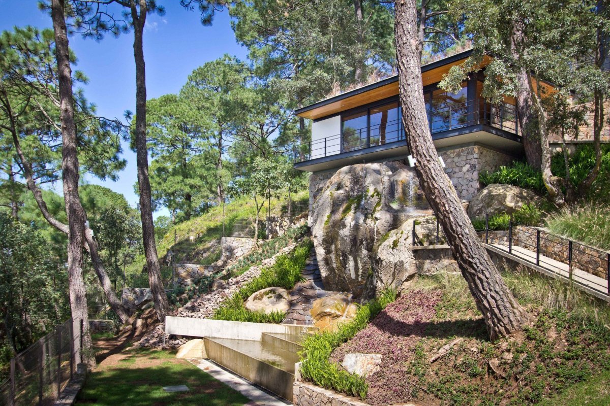 Участок на склоне