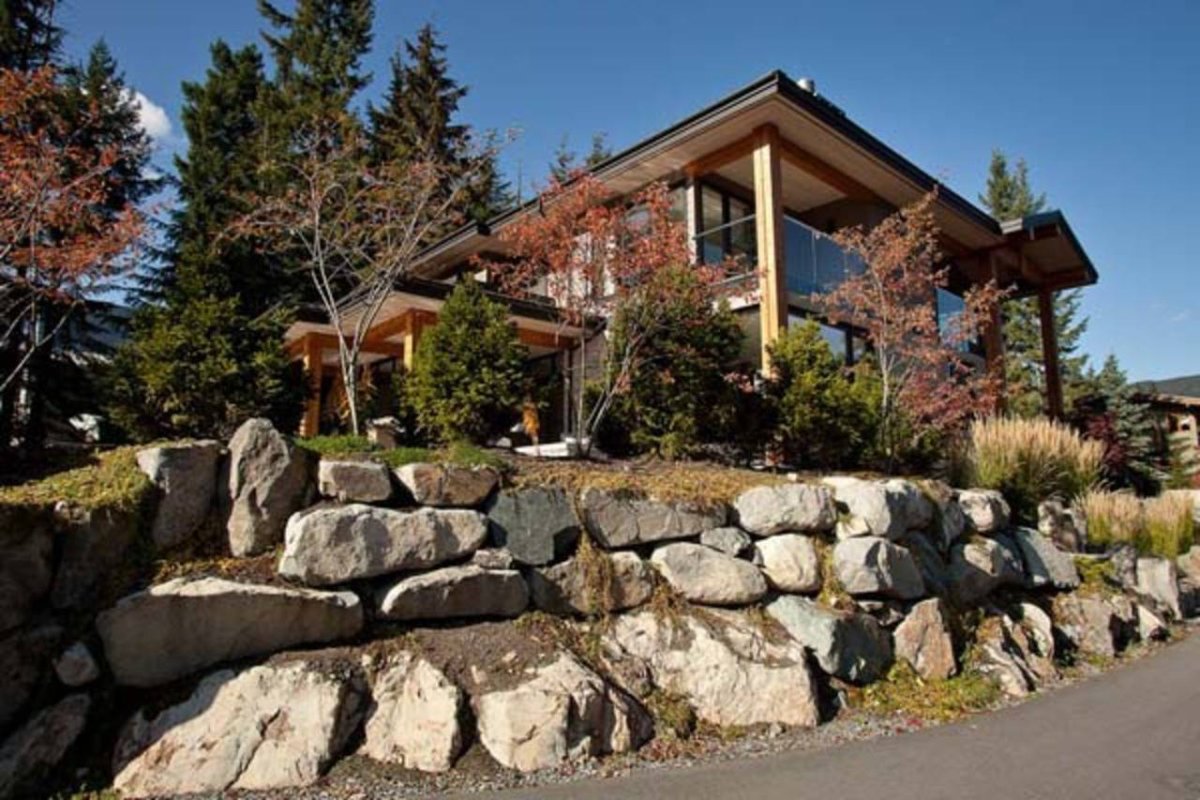 Сад в стиле альпийского Шале