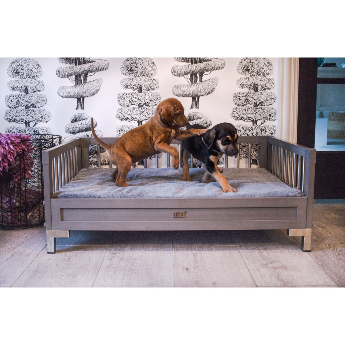 Кровать для собаки из дерева