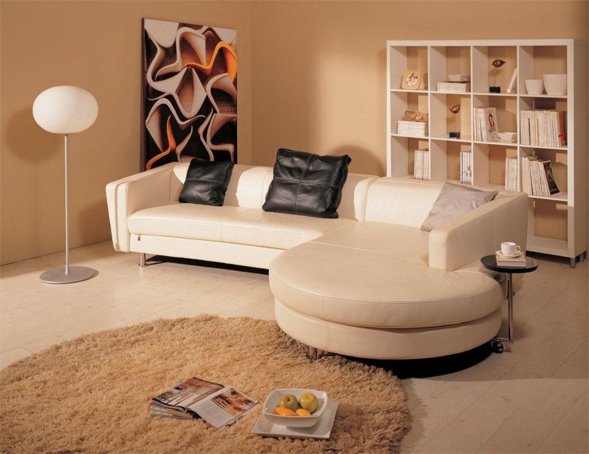 Комната с диваном