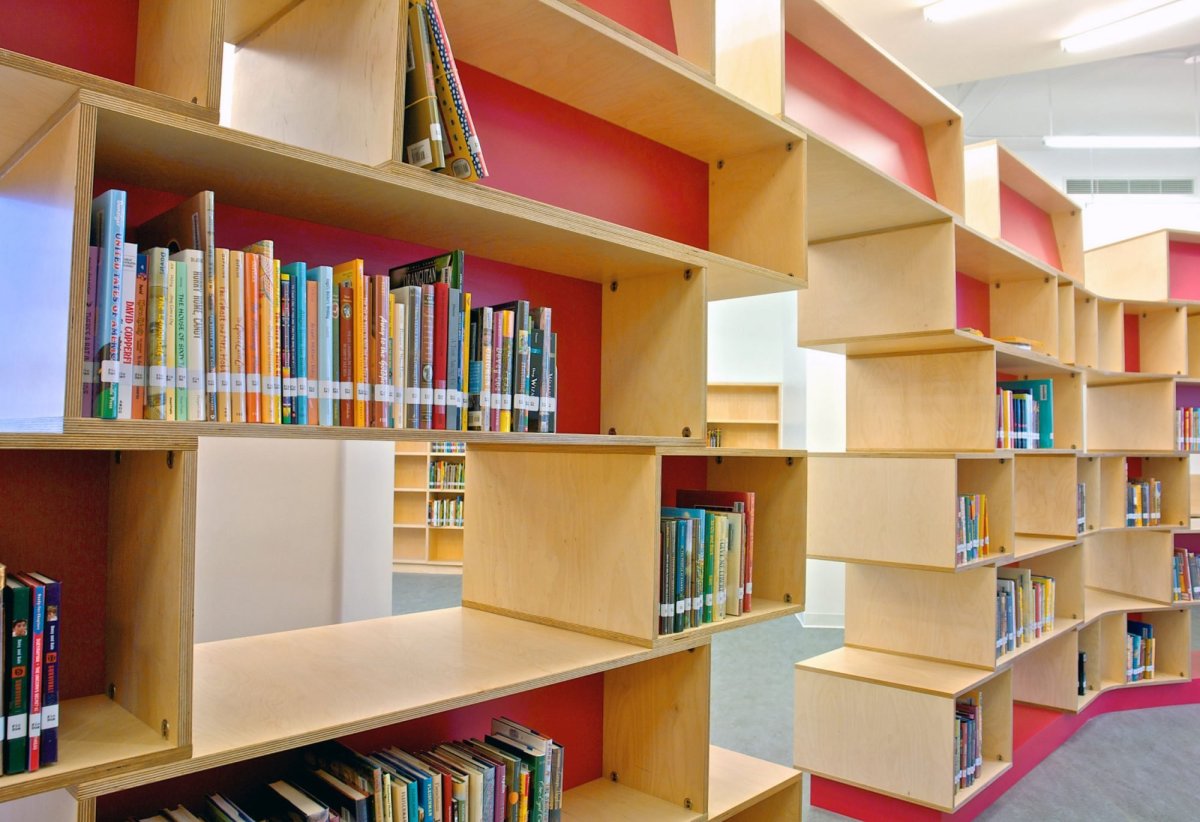 Стеллажи в детскую библиот