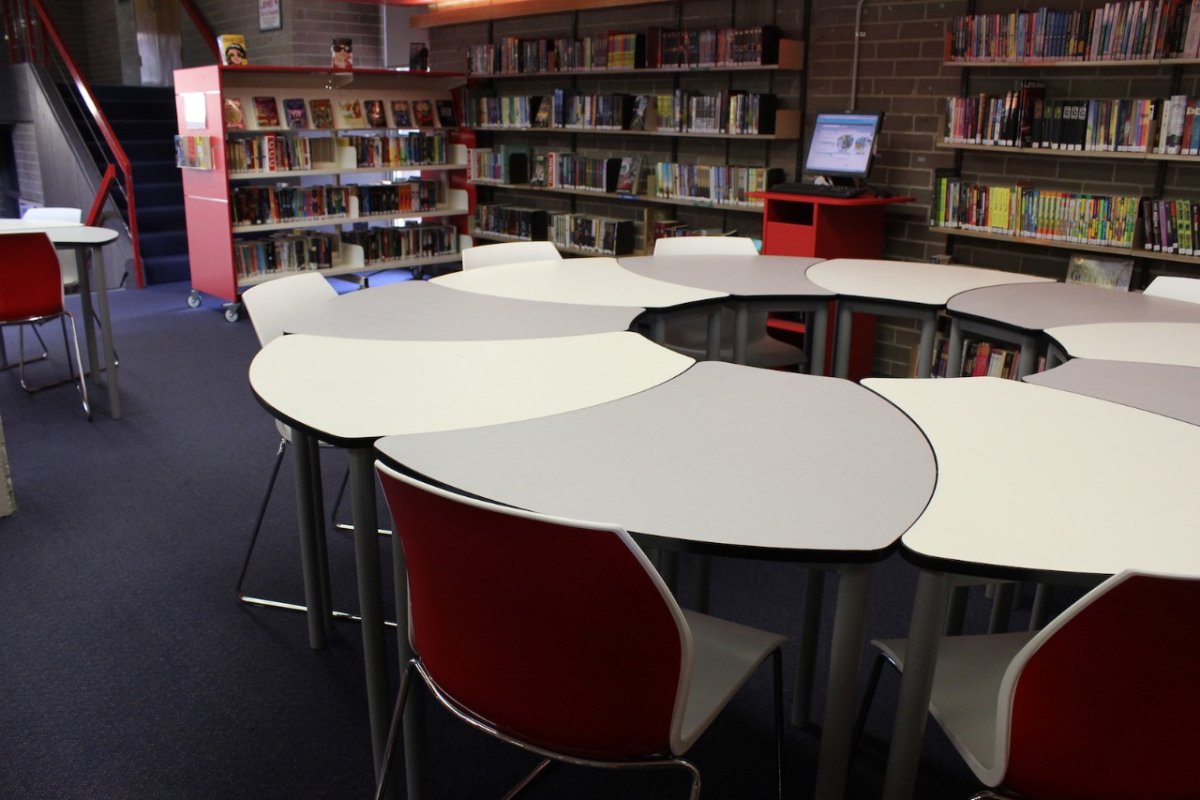 Модульные столы для библиотеки