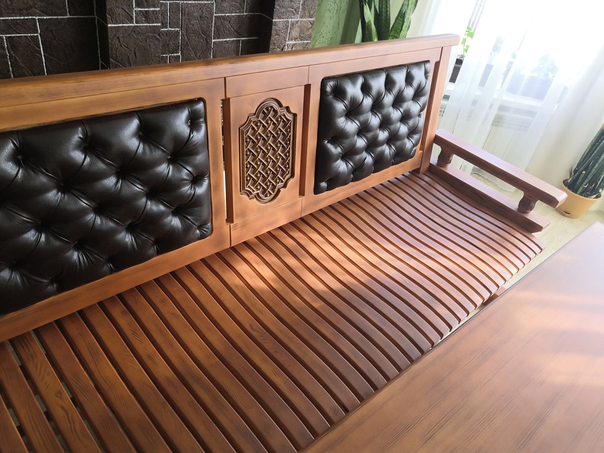 Стол с диваном для бани