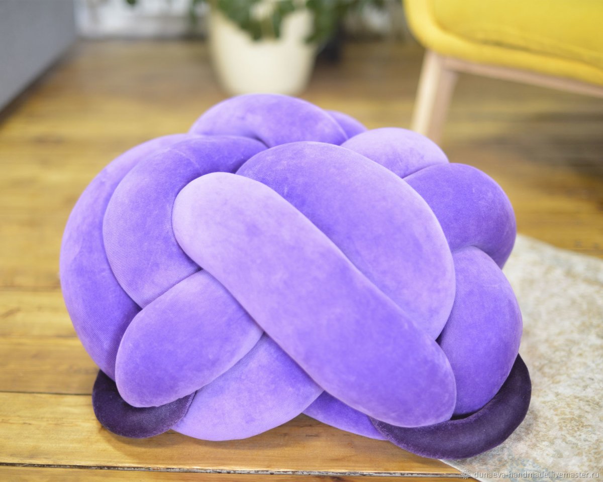 Пуфик фиолетовый