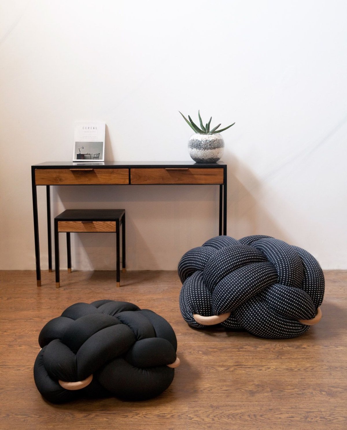 Подушка узел в интерьере