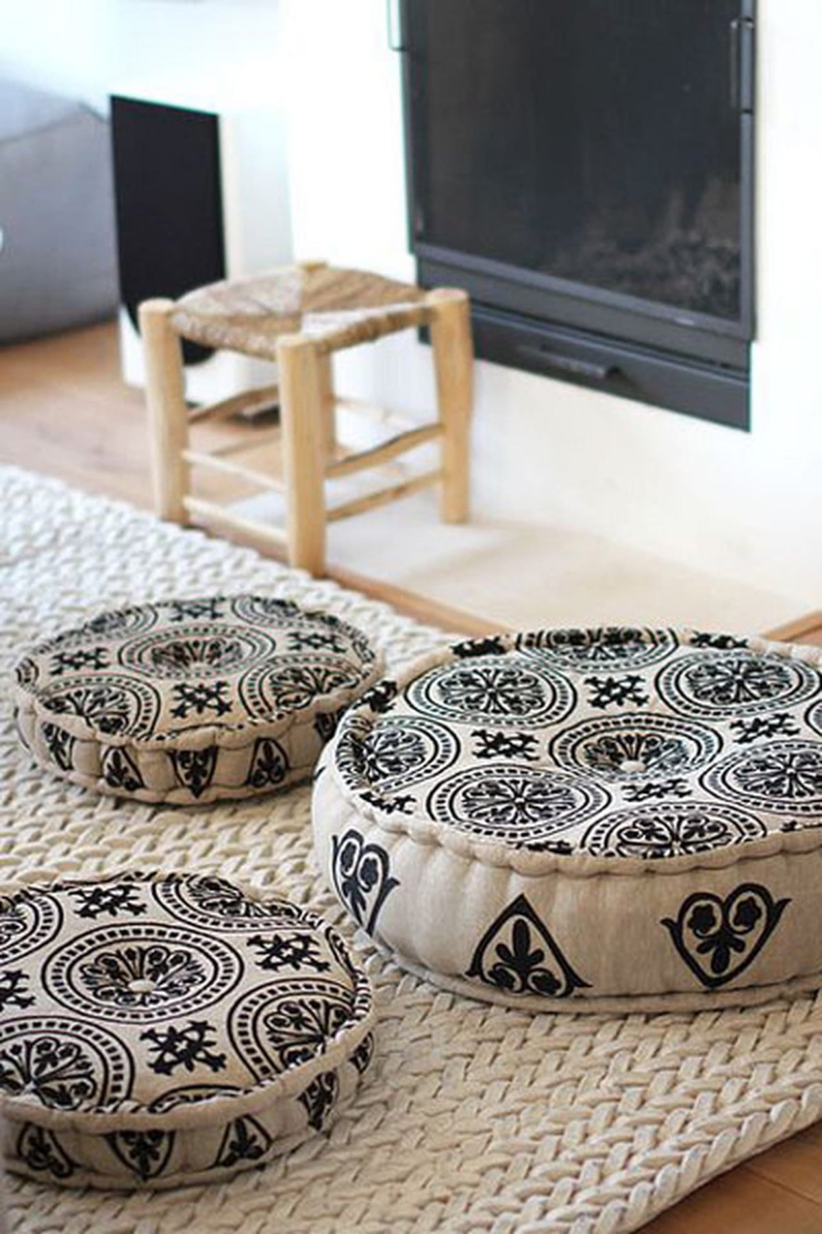 Напольные подушки