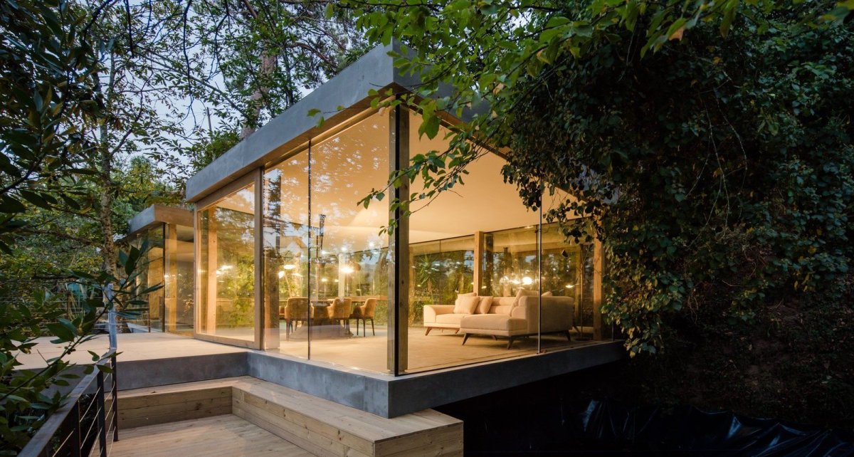 Стеклянный дом