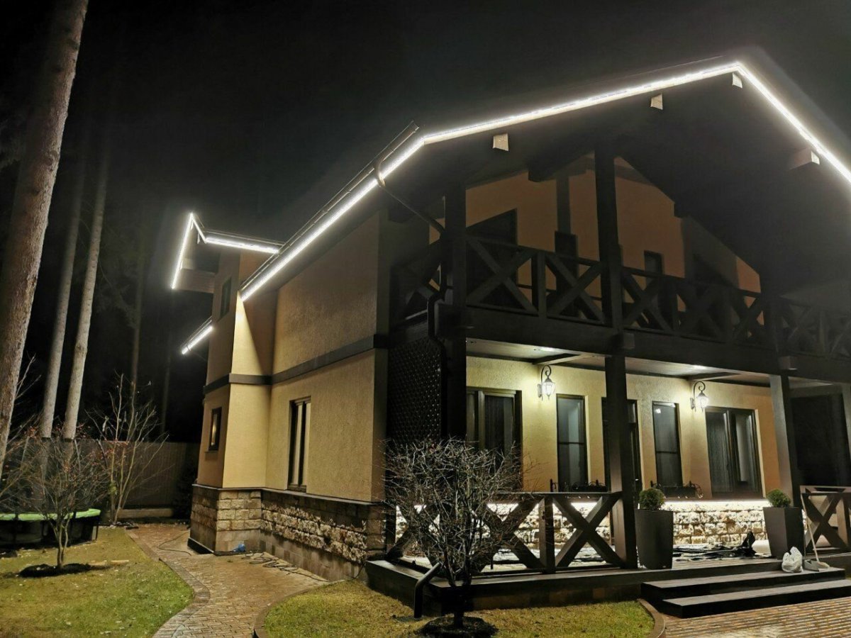 Подсветка фасада коттеджа