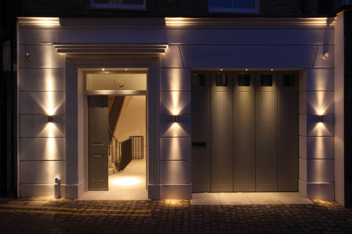 Подсветка фасада магазина