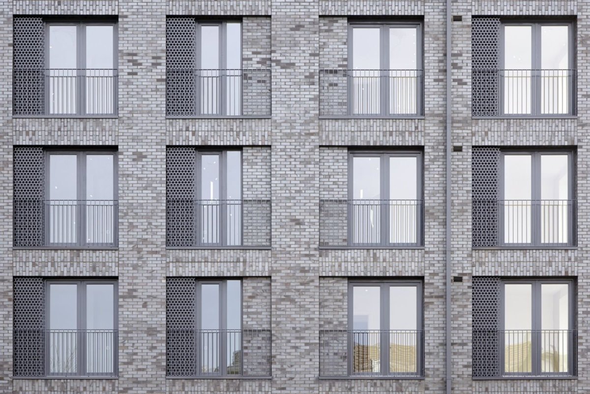 Фасад многоэтажного дома