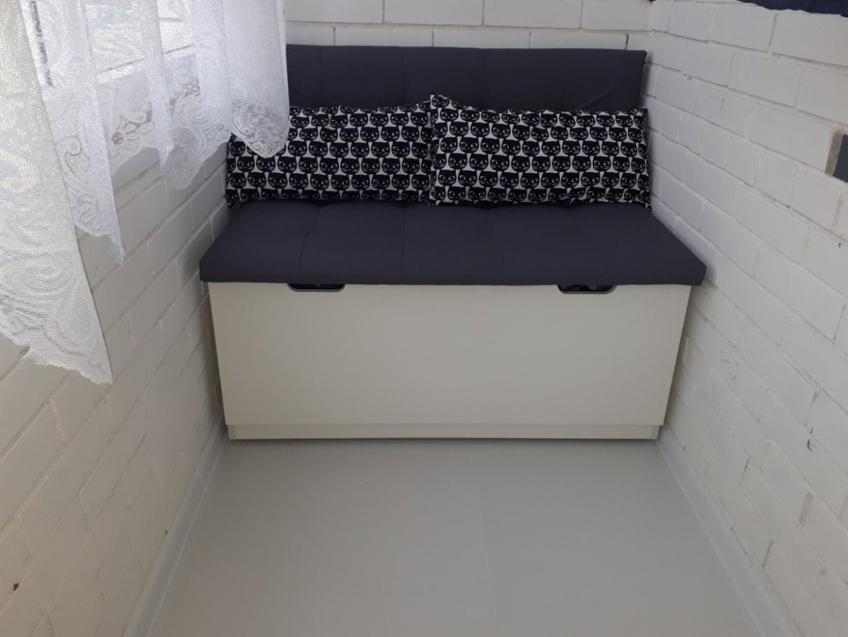 Диван на балкон с ящиком