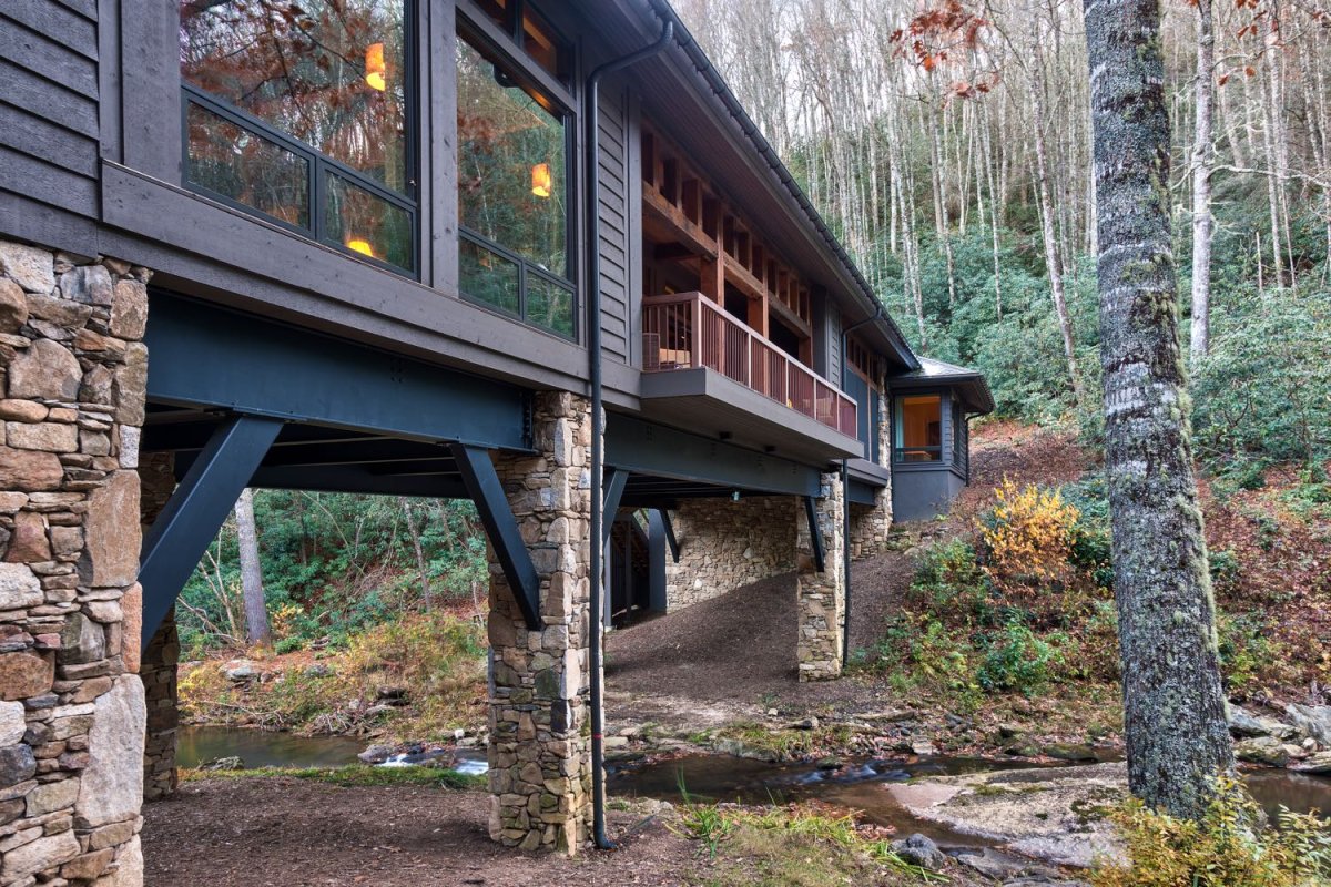 Домик на сваях