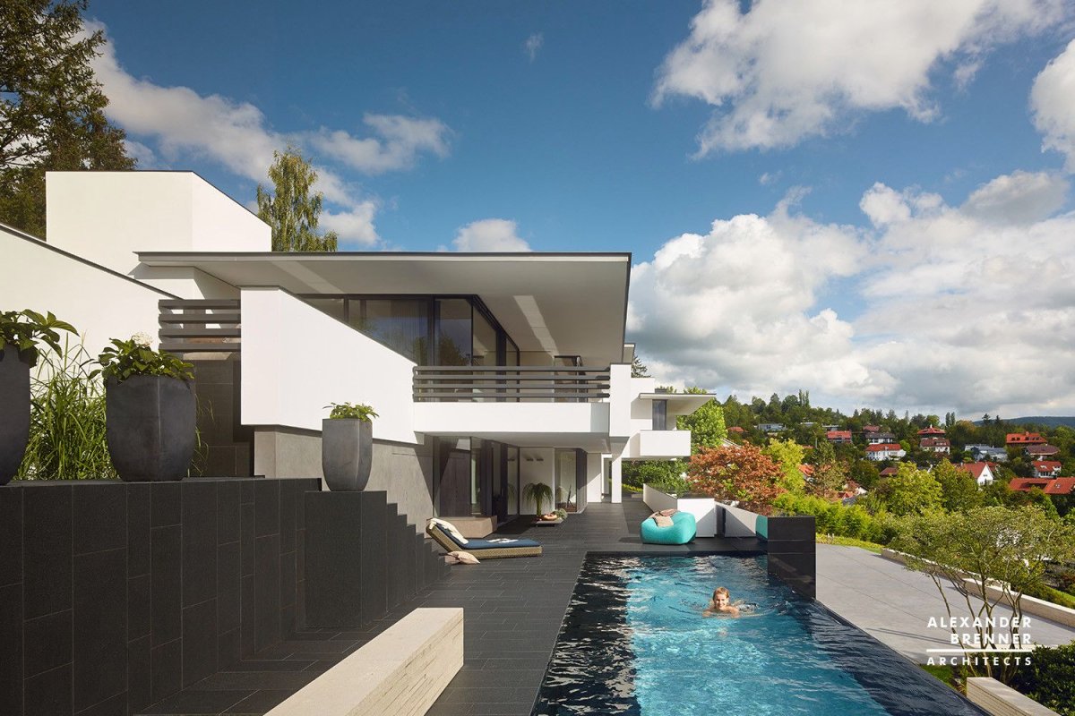 Частный дом на рельефе