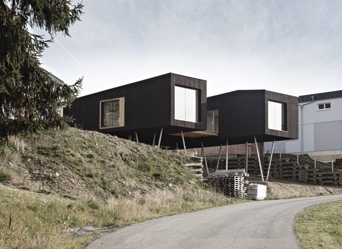 Мини дом на сваях