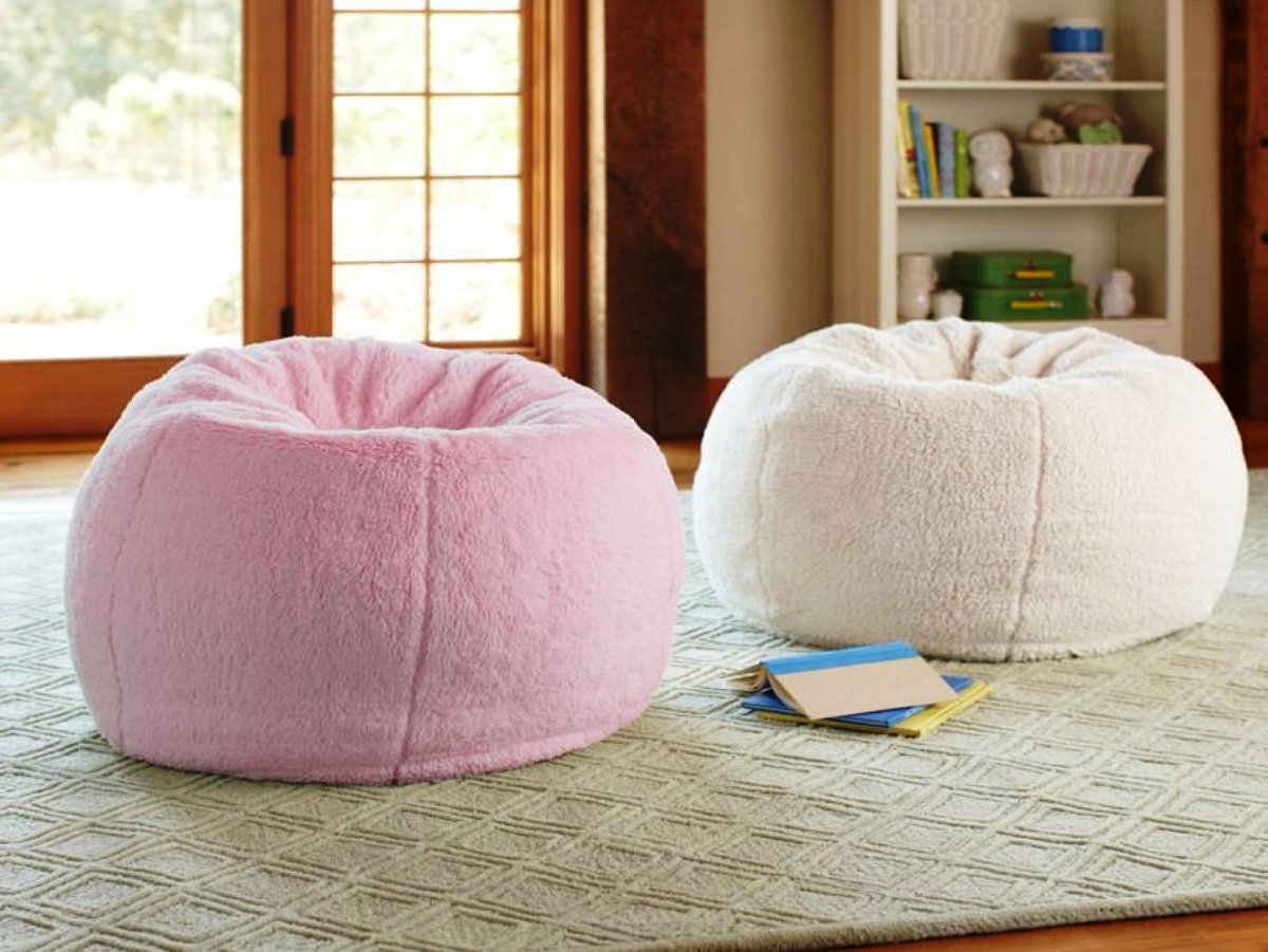 Пушистый пуфик