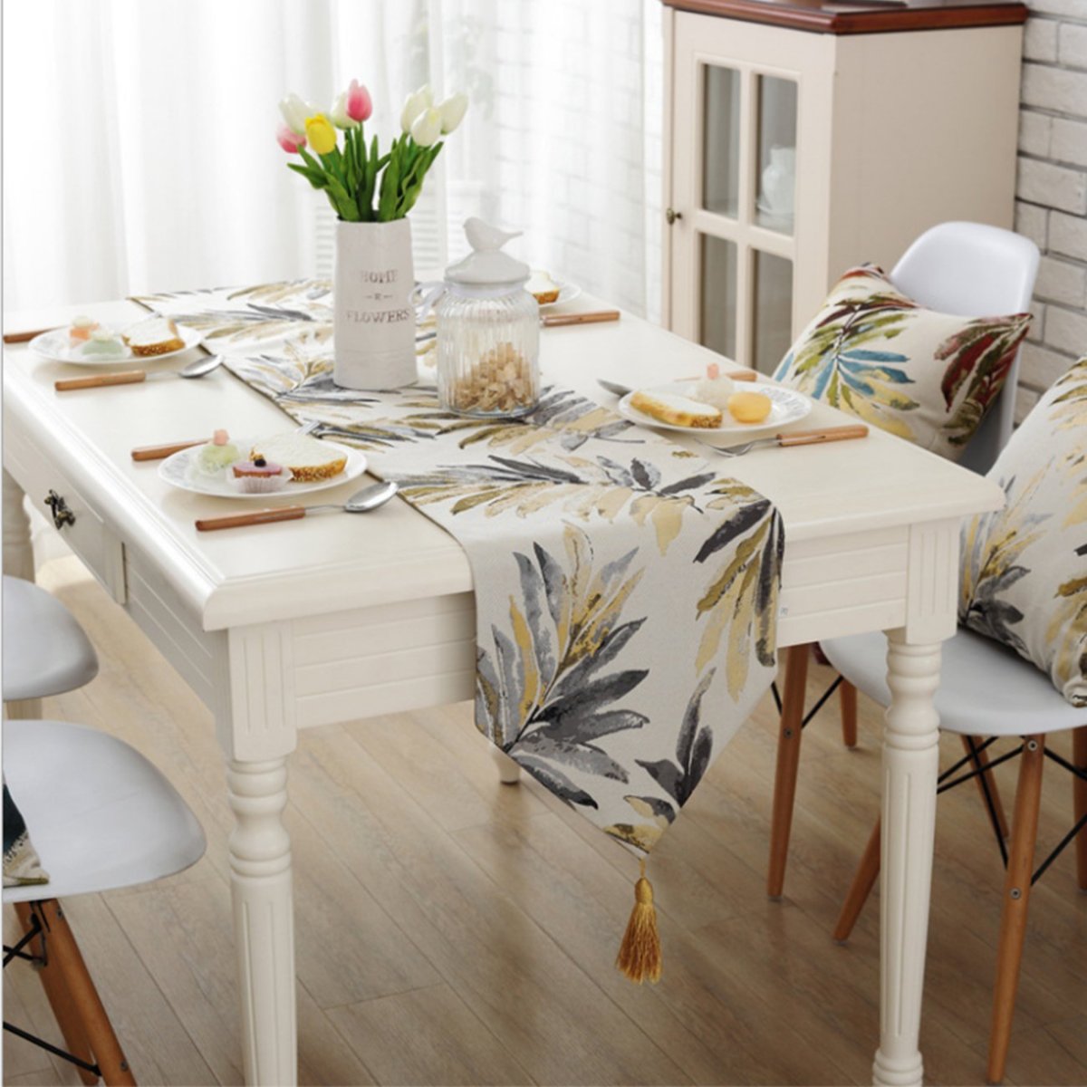 Узкая скатерть на стол